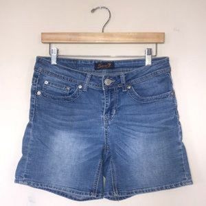Women’s Levi blue capris jeans shorts 117